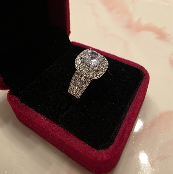 Modern Ring - Picture 2 of 3